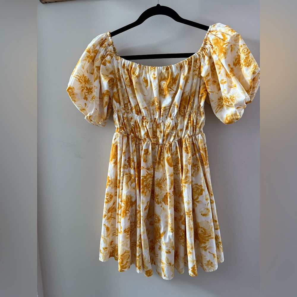 Abercrombie & Fitch Yellow and White Off-Shoulder Top